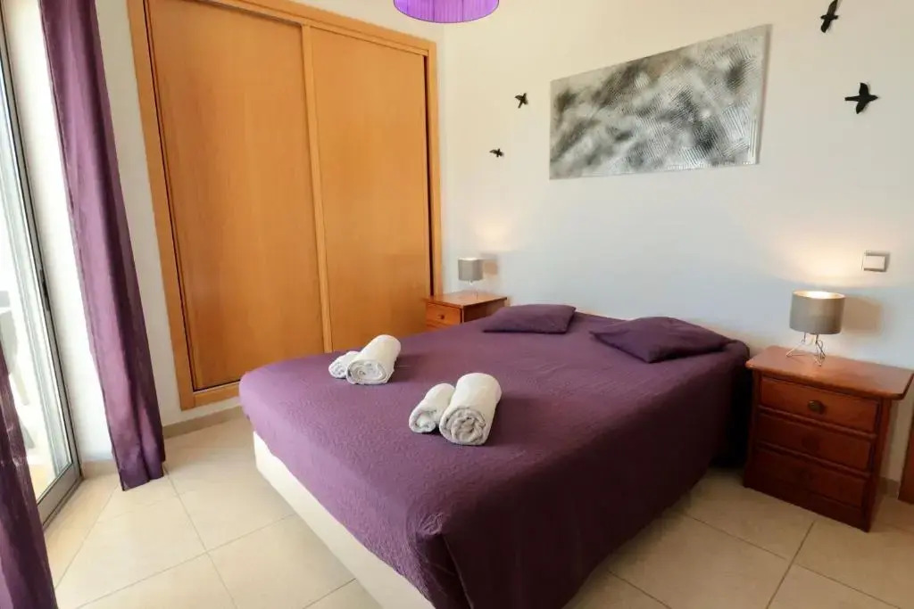 Olhos De Água 1BR with Pool, AC and Free Parking