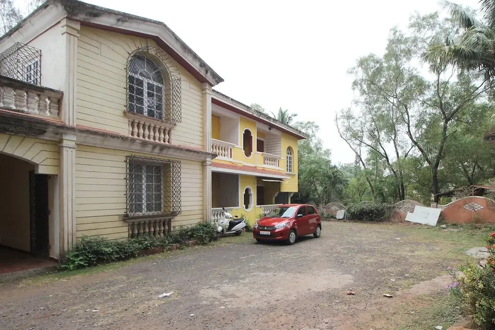 OYO 10383 Home 2BHK Dona Paula Beach