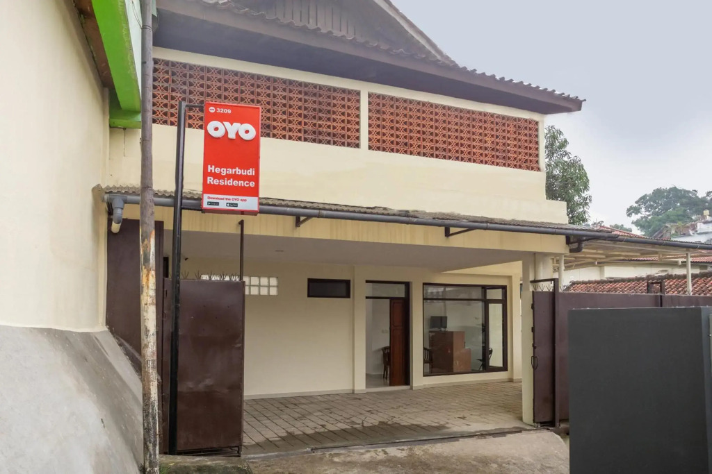 Hotel O Hegarbudhi Residence
