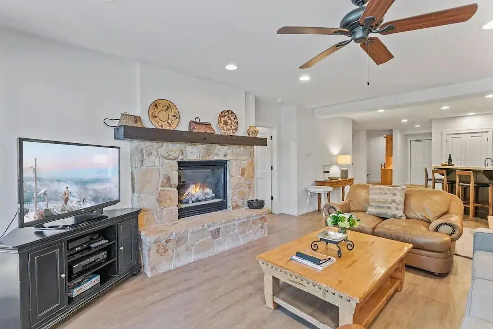 Trail's End Lodge at Deer Valley Resort - Two Bedroom Residence with Den and Spa #103 2 Condo