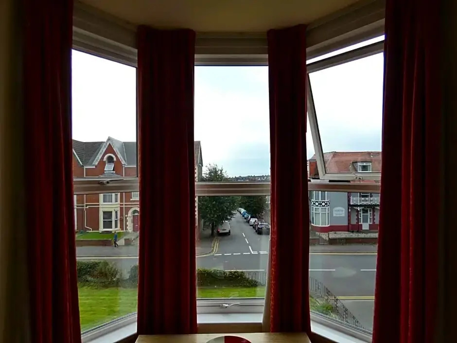 Hurst Dene Aparthotel
