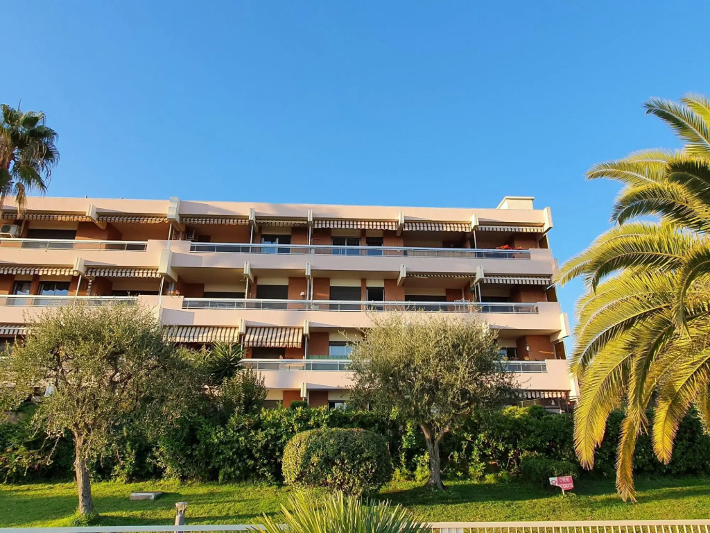 Classy Apartment in Nice with pool and private parking place