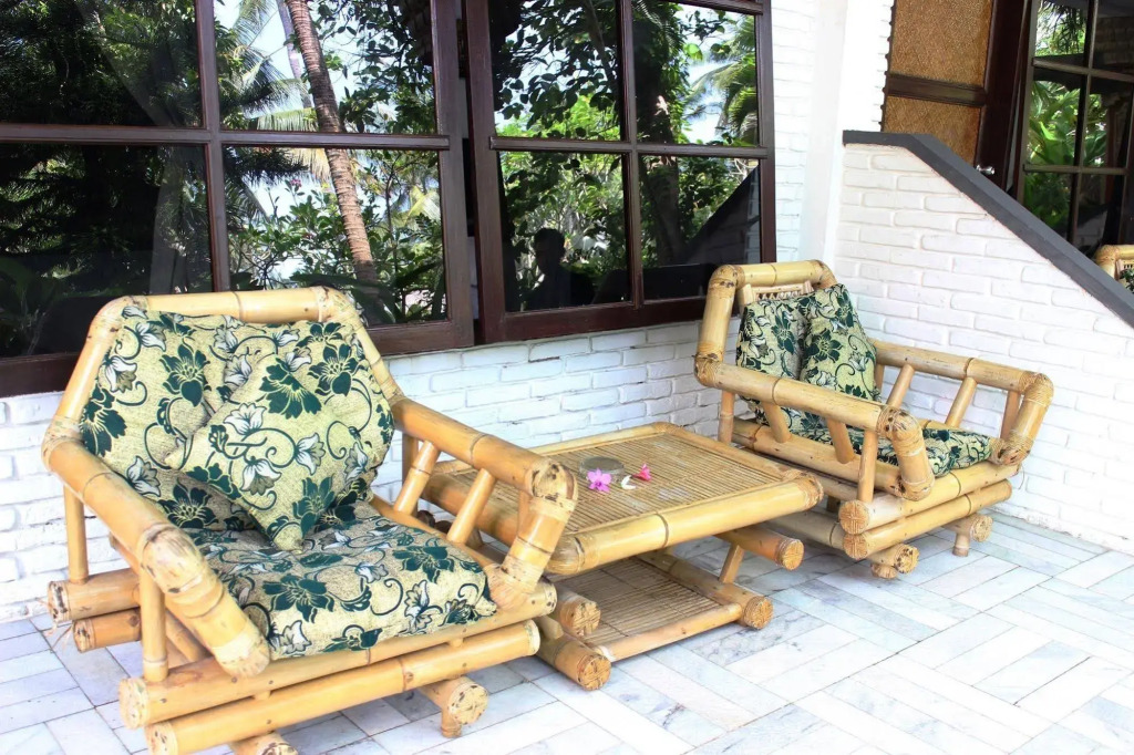 Anom Beach Hotel