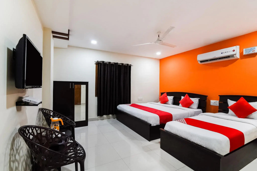 Capital O 37901 Hotel Sri Lakshmi Grand