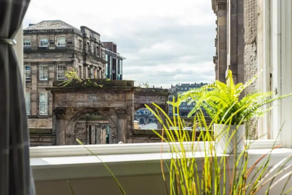 Downtown and central 1 bed in Edinburgh, sleeps 4