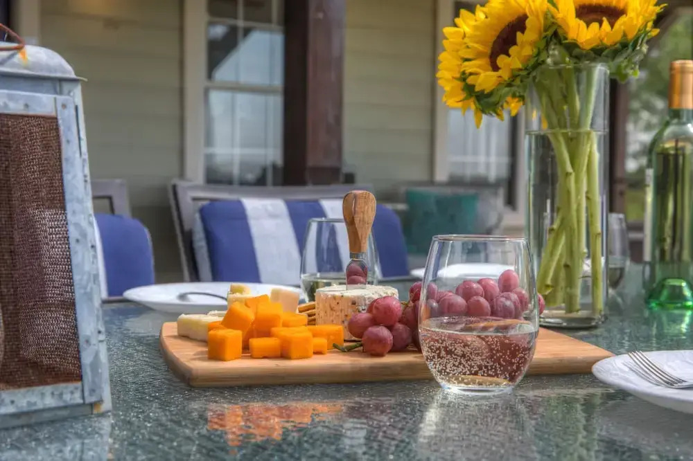 New! Stunning Ranch on 33 Acres W/hottubs&fire-pit