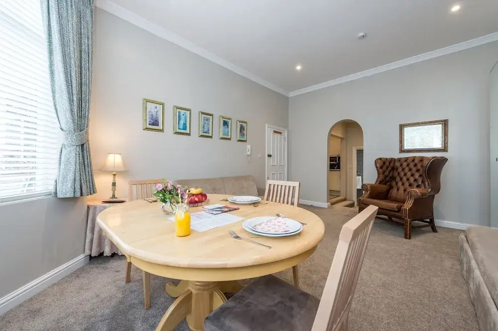 Chic 1 Bedroom Apartment-12 Minutes From Centre