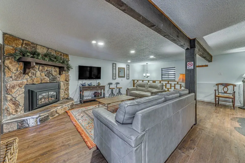 Spacious Ruidoso Retreat w/ Hot Tub & 2 Kitchens!
