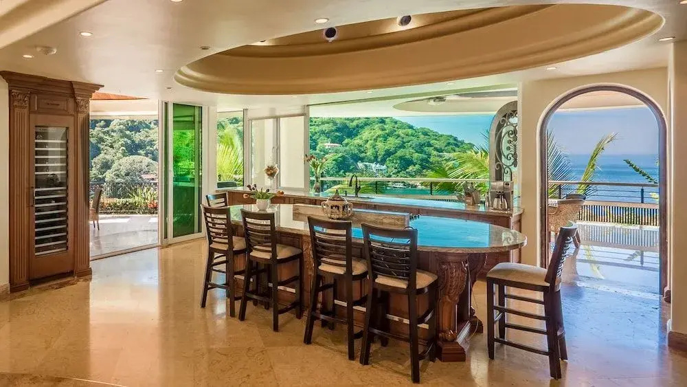 Penthouse With Amazing Views, and Luxury Throughout