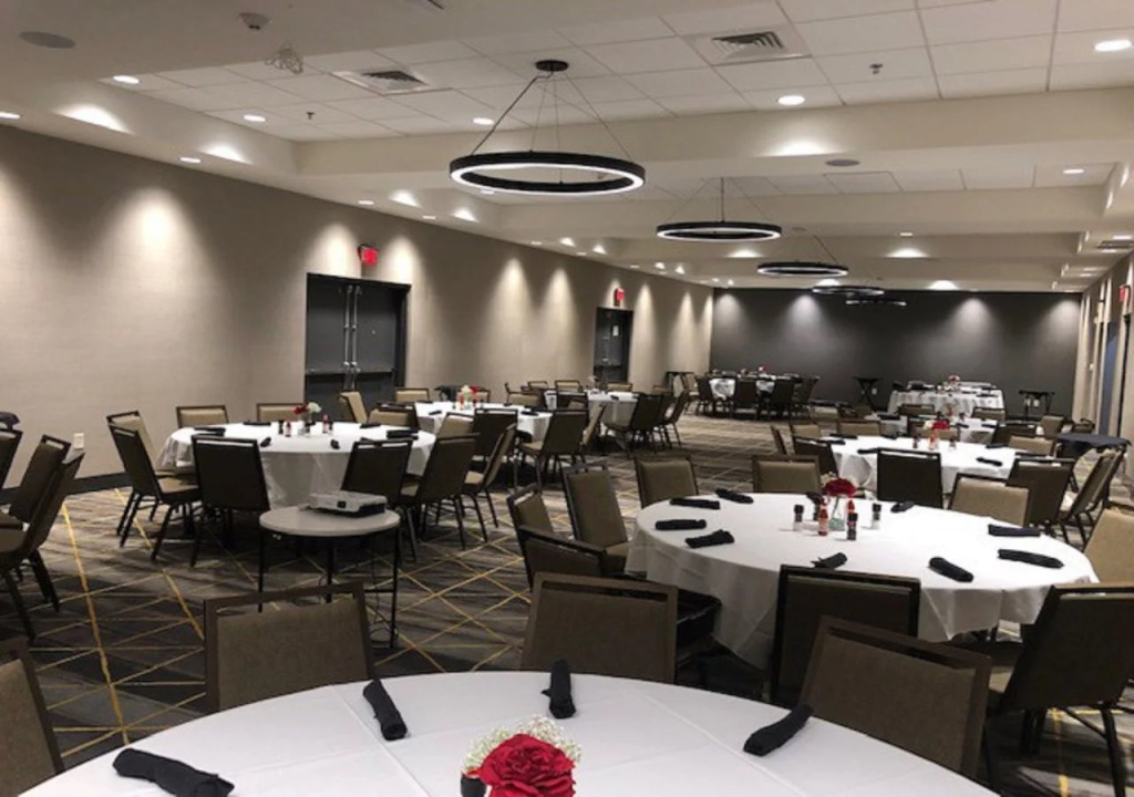 Holiday Inn & Suites - Fayetteville W-Fort Bragg Area by IHG