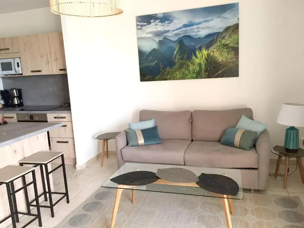 Appartement d'une chambre avec vue sur la mer terrasse amenagee et wifi a Saint Paul a 2 km de la plage
