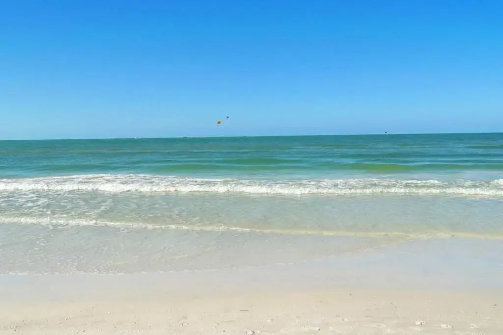 Siesta Key Village-Suite #4: A block to the Beach