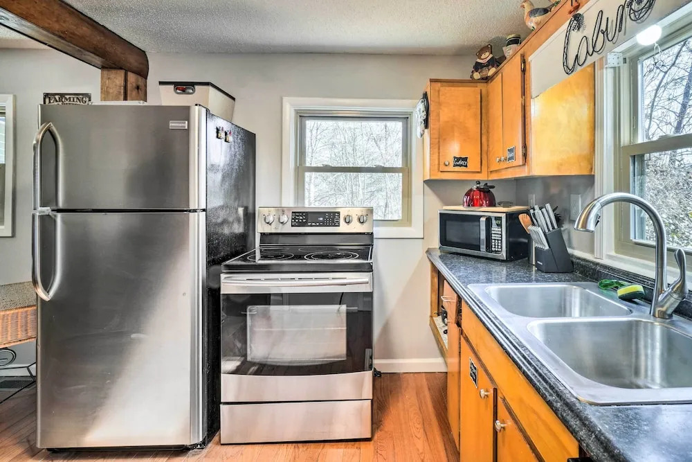 Pigeon Forge Cabin w/ Private Hot Tub & Gas Grill