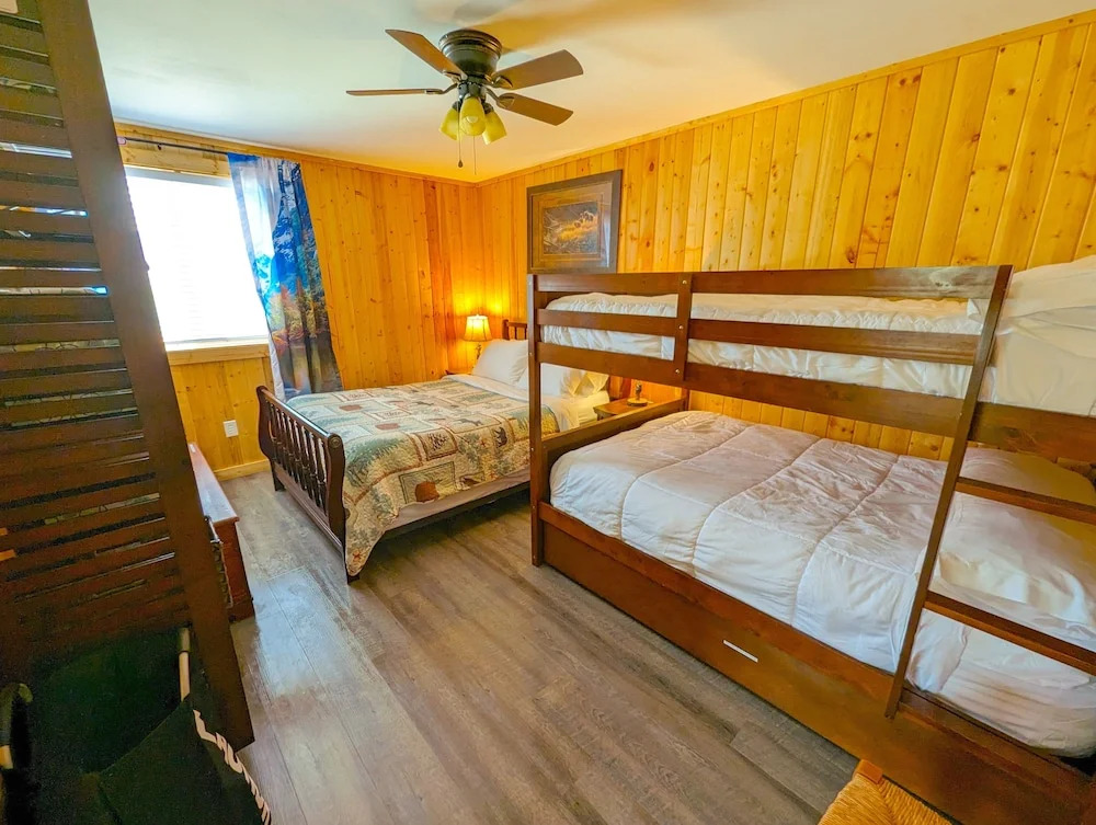 Yellowstones Treasure Cabins