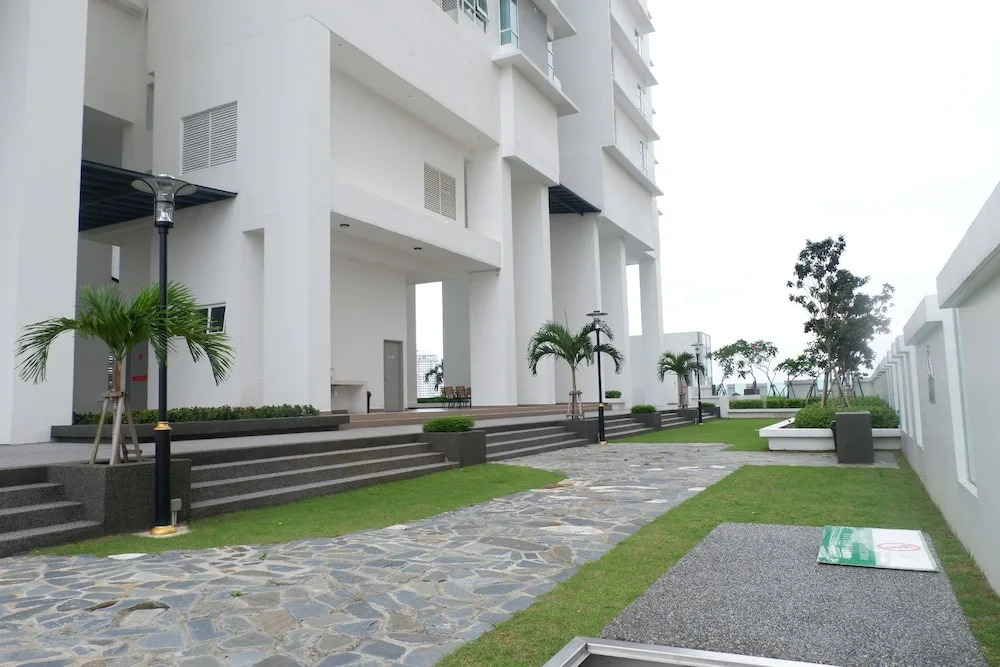 Pinnacle Tower Apartment Stay by Feel Suites
