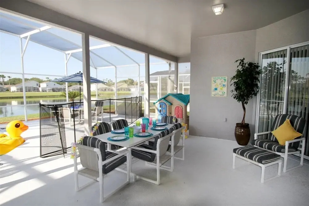Large 5 bed Villa With South Facing Pool Overlooking Water