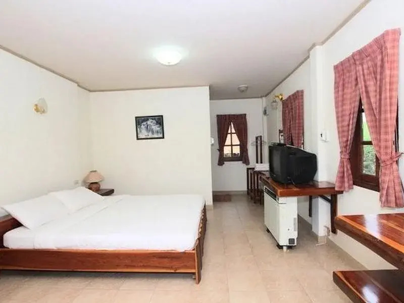 Rosthip Thani Resort(รสทิพย์ธานี รีสอร์ท)