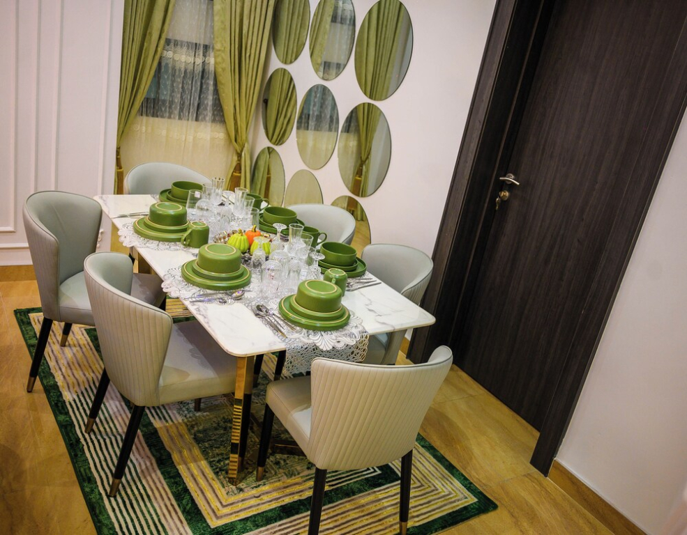 Crown Exquisite  Apartments