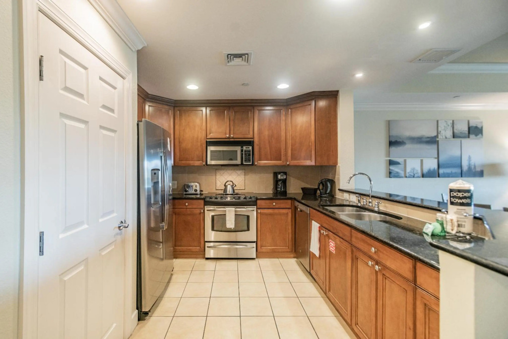 A DISNEY REUNION! 5 Heated Pools, New, Near Dis, Sleeps 8