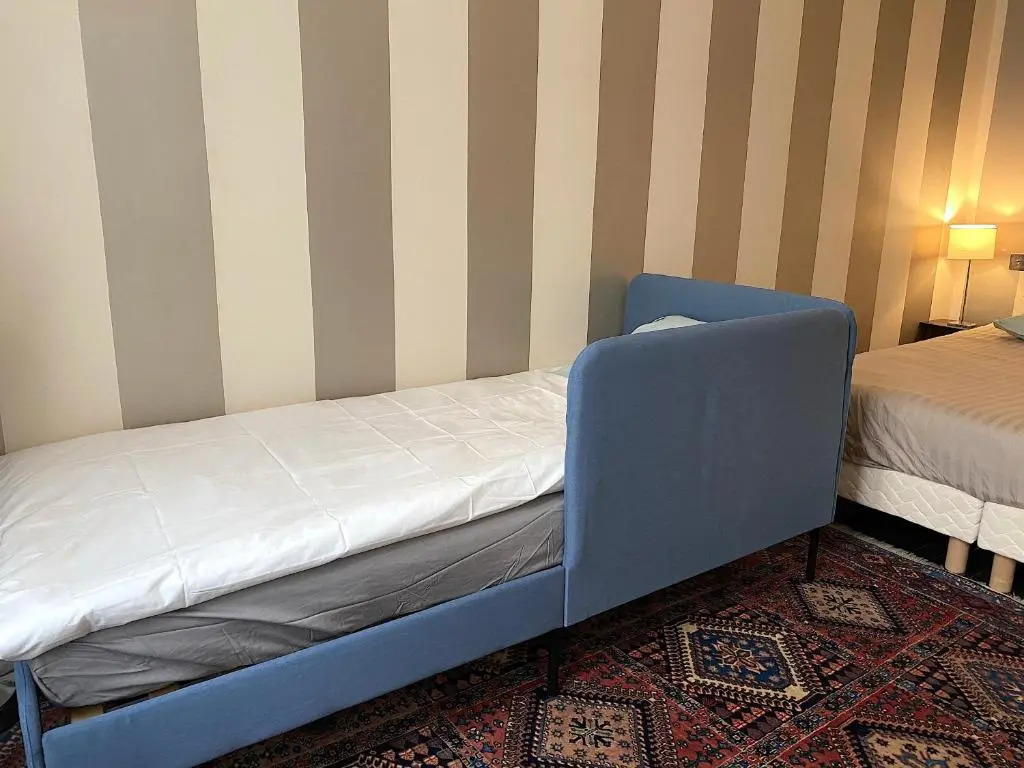 Outstanding 2 bedrooms with a terrific Eiffel Tower view