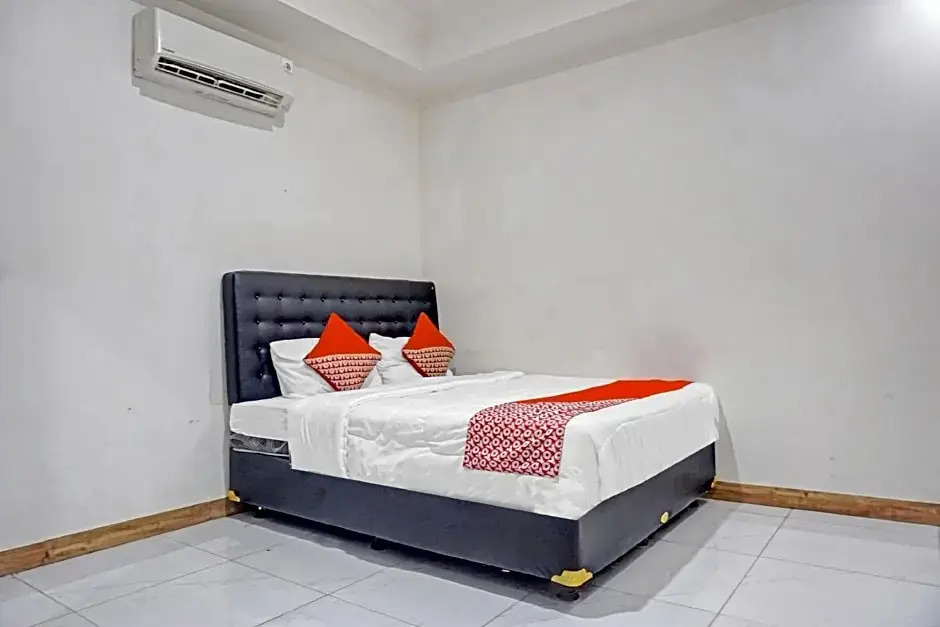 OYO 90784 Adelia Syariah Residence