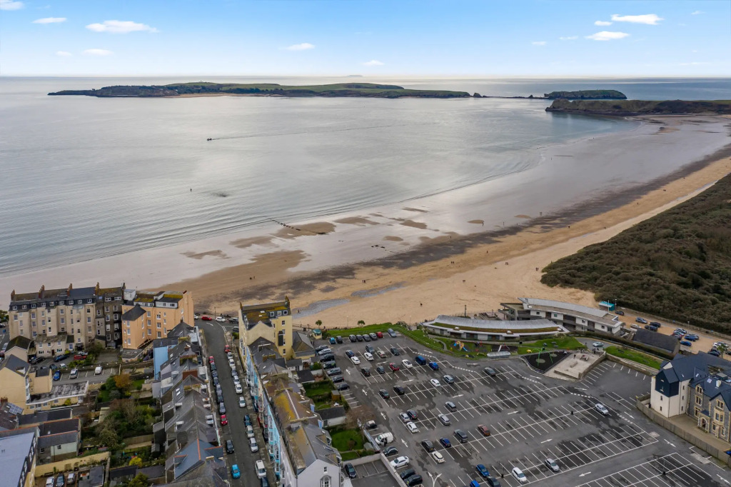 7 South Beach Court - Sea Front Apartment With Spectacular Sea Views