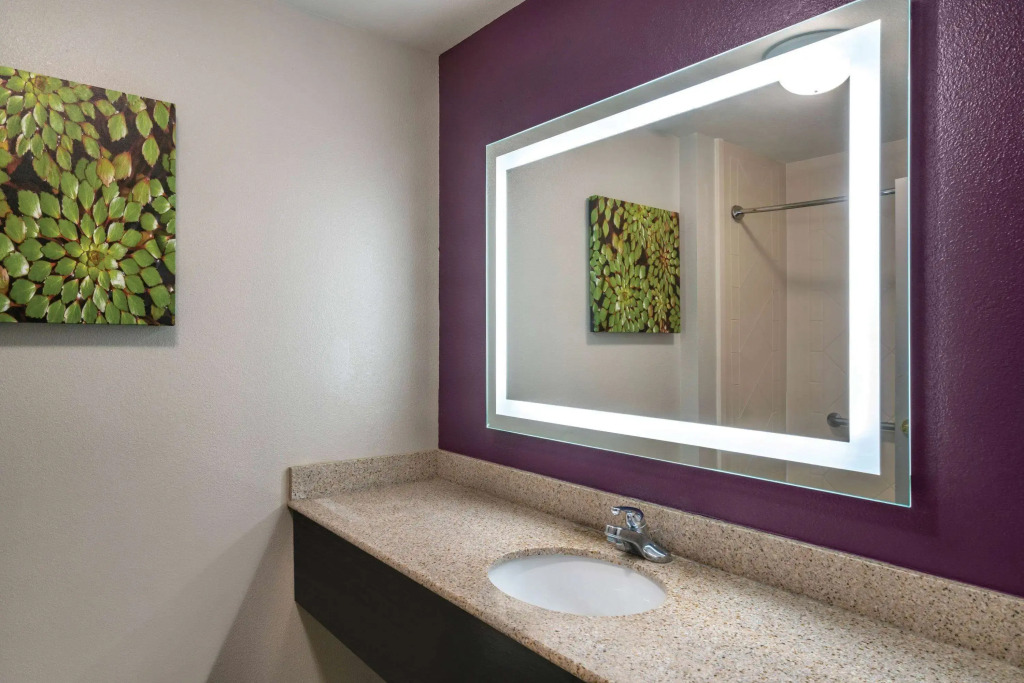 La Quinta by Wyndham Latham Albany Airport