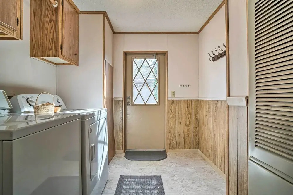 Charming Grants Pass Home w/ Large Backyard!