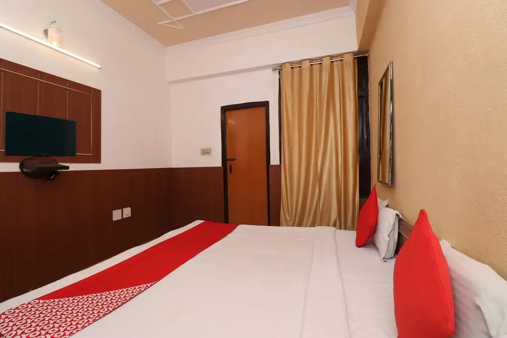 Hotel Parbati International