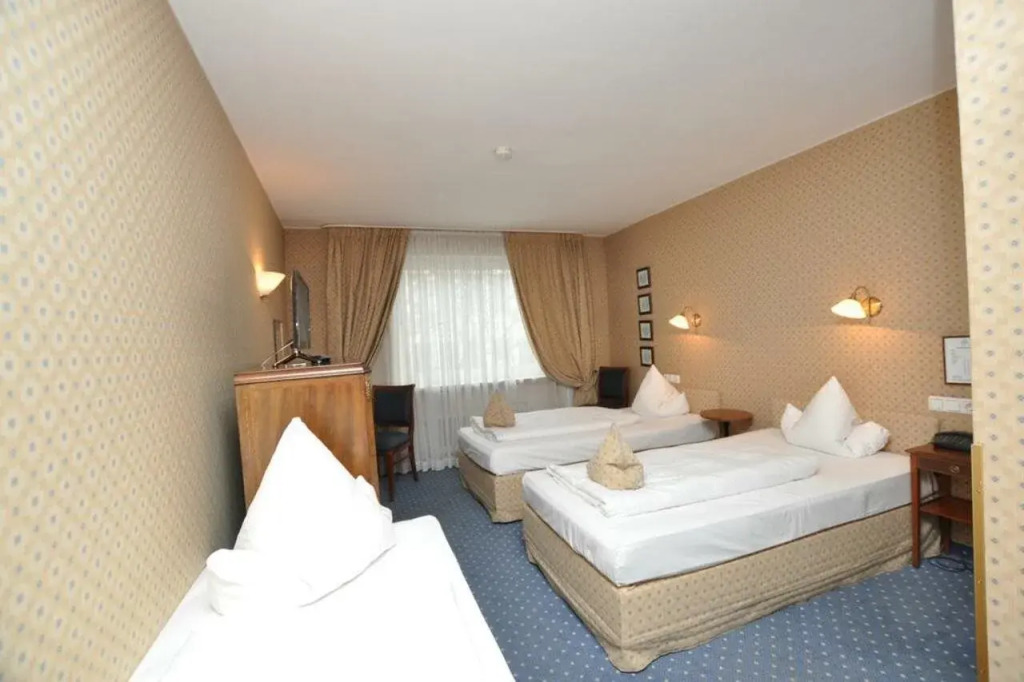 Hotel Altmünchen by Blattl
