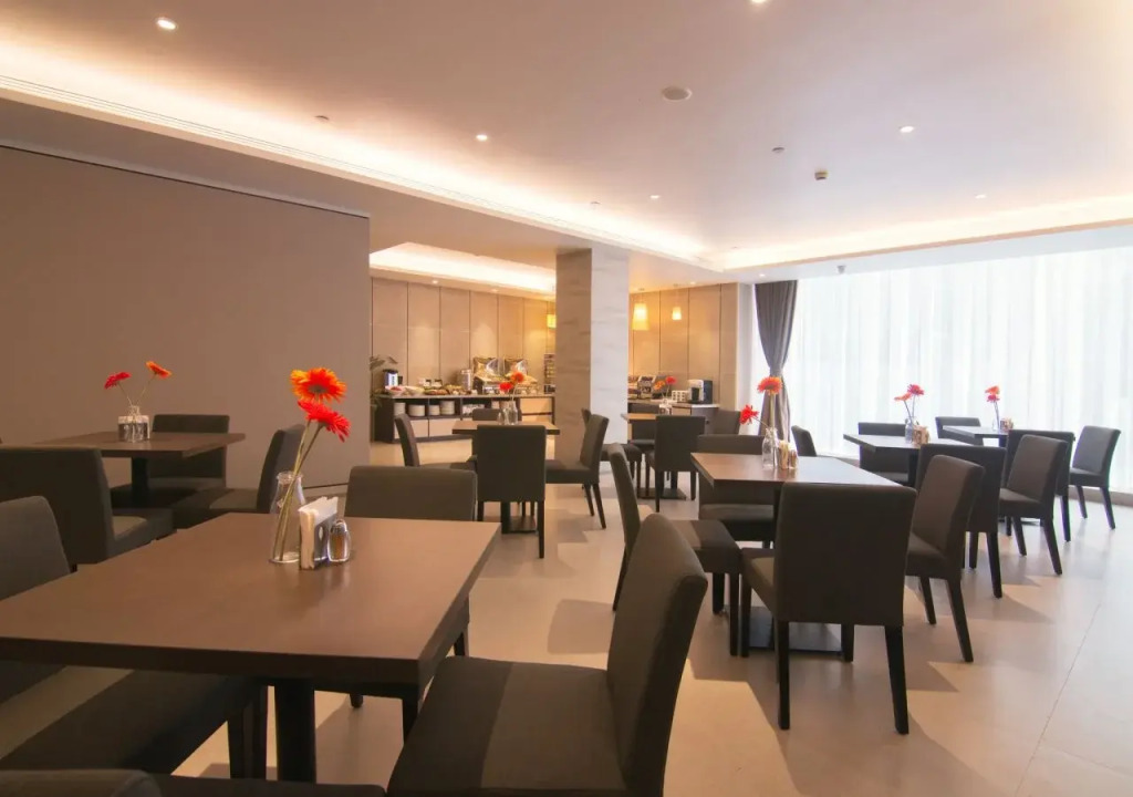 Motel (Shanghai Lujiazui Yushan Road Yuanshen Sports Center)