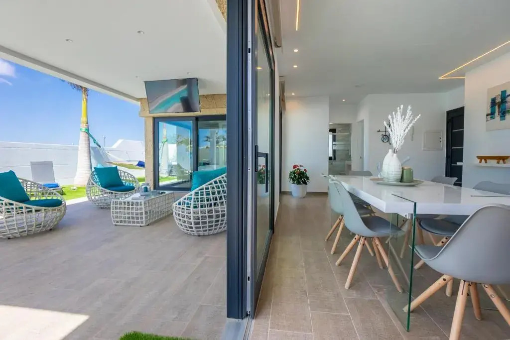 Sea Breeze Villas Lapa and Claca