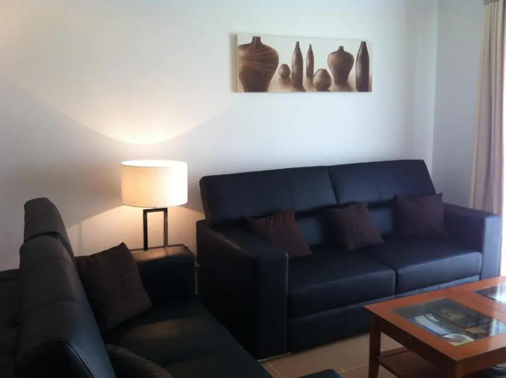 Casa Tedi, Alto do Perogil, Tavira - 3 Bedroom, 3 Bathroom villa, large Pool, exquisite Gardens & Air-conditioning