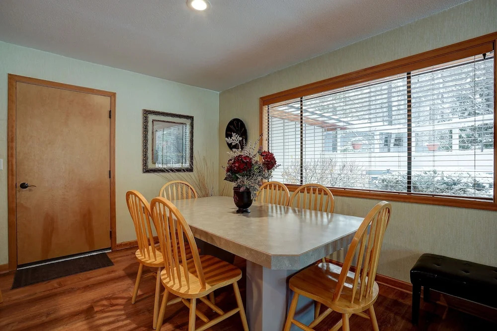 Pet-Friendly 6 Otter Home features Bikes to Explore Sunriver Village