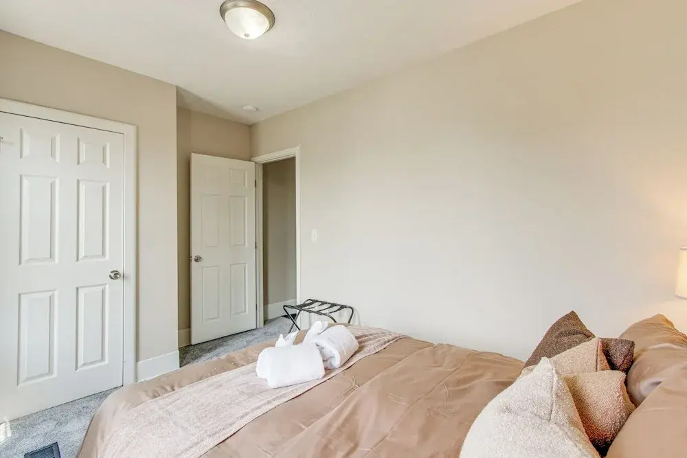 6 Mi to Ohio State: Walkable Home in S Columbus!