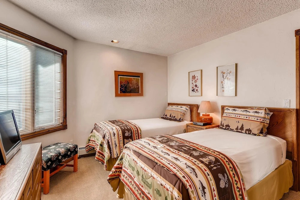 Westwind 406 2BD 2BA Gold Condo