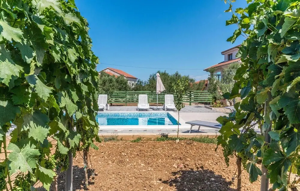 Gorgeous Home In Donje Rastane