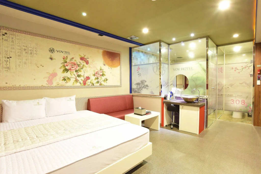 V Hotel
