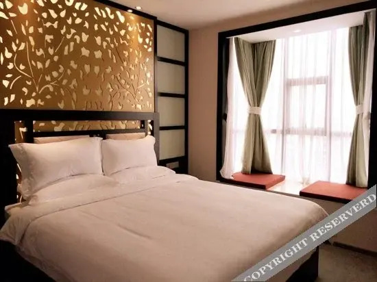Super 8 Hotel (Yizhou Hechi University & Bus Terminal Branch)