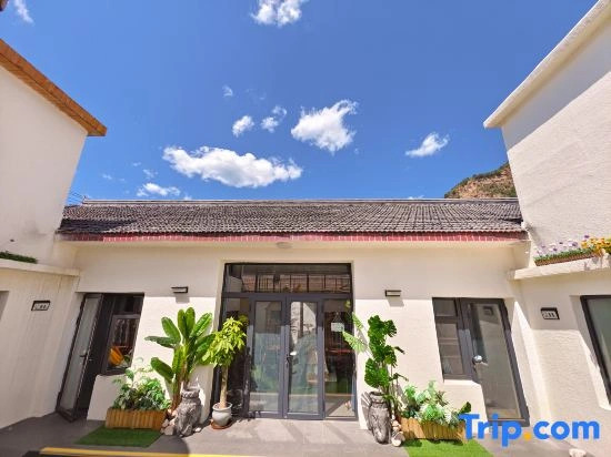 Xiaobali Natural Homestay (Qinglianggu Scenic Area Branch)