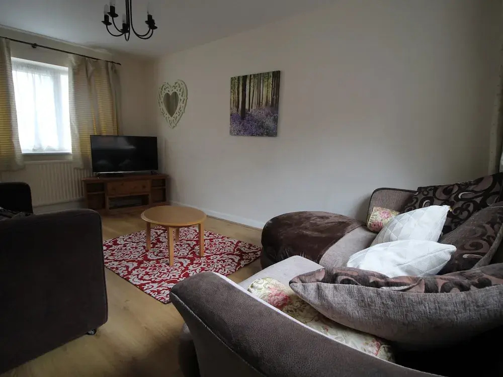 Tongwynlais Cottage by Cardiff Holiday Homes