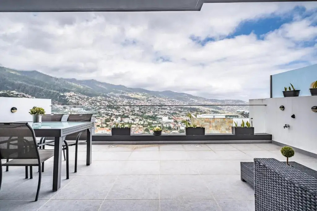 Moradia T3 Geminada em Santo António, Funchal