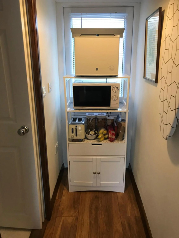 Cute self-contained guest room with ensuite and private decked porch in Glastonbury