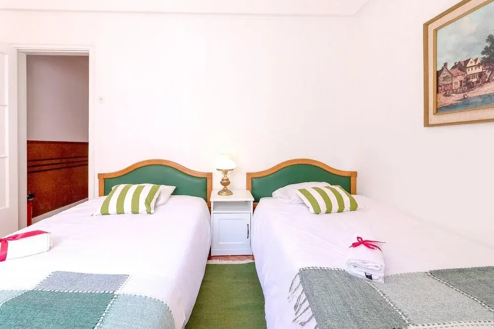 Brand new fully furnished hostel just 20 meters from Anjos metro station - 10