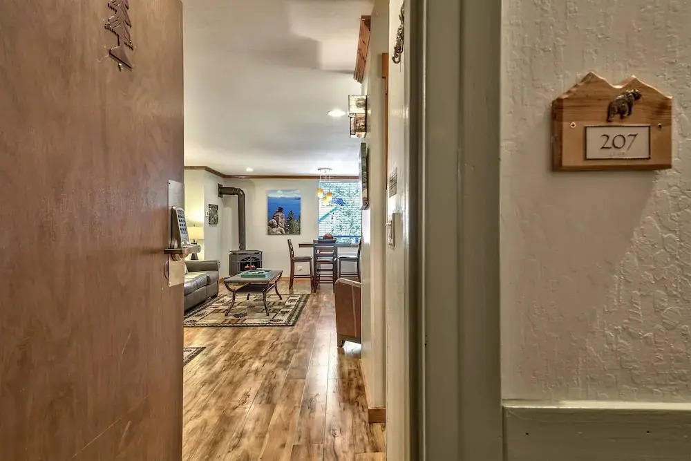 207 Lakeland - 1 Br Condo