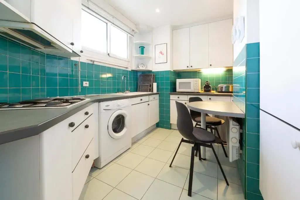 Appartement entièrement équipé de 105 m2 avec vue mer et collines