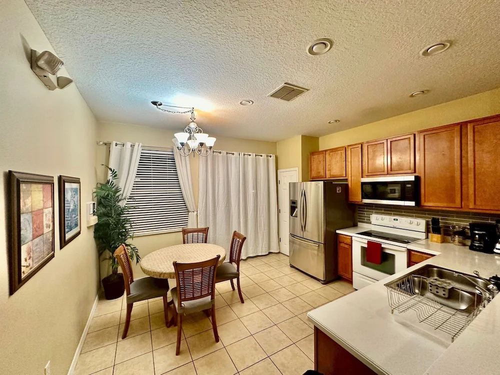 Luxury Compass 3BR Townhouse Near Disney Parks 2