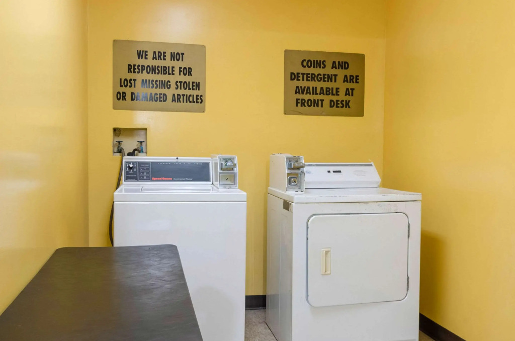 Econo Lodge Inn & Suites Gulfport Airport
