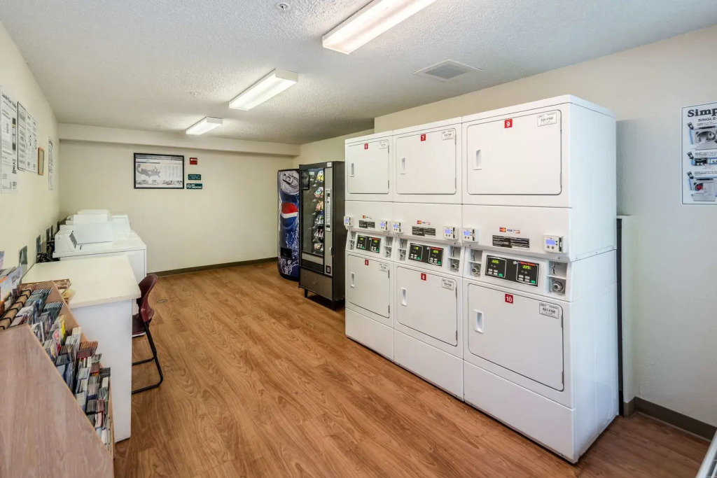 HomeTowne Studios by Red Roof Spokane - Valley