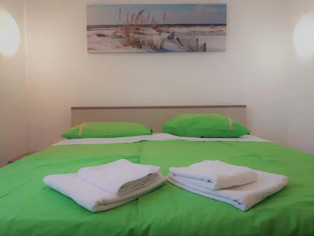 Apartments by the sea Pjescana Uvala - Pula - 20800